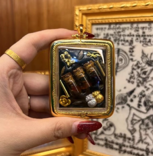 佛牌正牌和阴牌有什么区别?正牌和阴牌能一起佩戴吗 佛牌正牌和阴牌有什么区别? 正牌和阴牌能一起佩戴吗 第2张 佛牌正牌和阴牌有什么区别?正牌和阴牌能一起佩戴吗 佛牌正牌和阴牌有什么区别? 正牌和阴牌能一起佩戴吗 第2张