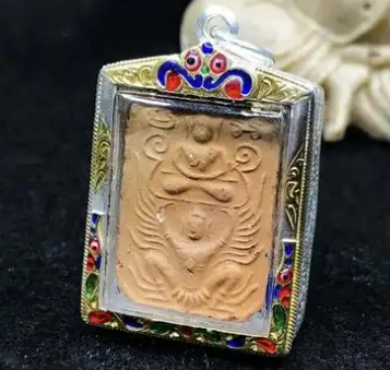 佩戴佛牌需要每天念经持咒吗?佩戴佛牌如何与佛牌沟通 佩戴佛牌需要每天念经持咒吗? 佩戴佛牌如何与佛牌沟通 第1张 佩戴佛牌需要每天念经持咒吗?佩戴佛牌如何与佛牌沟通 佩戴佛牌需要每天念经持咒吗? 佩戴佛牌如何与佛牌沟通 第1张